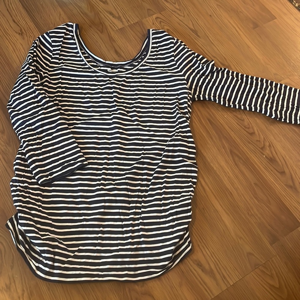 Old Navy maternity long sleeve shirt